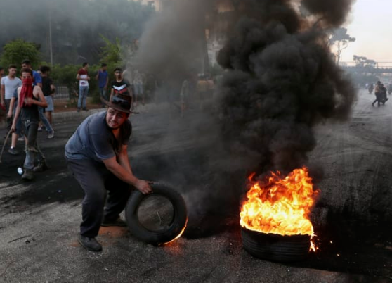 أزمة وقود في لبنان تشعل الأجواء ونصرالله يعد بالإستيراد من إيران